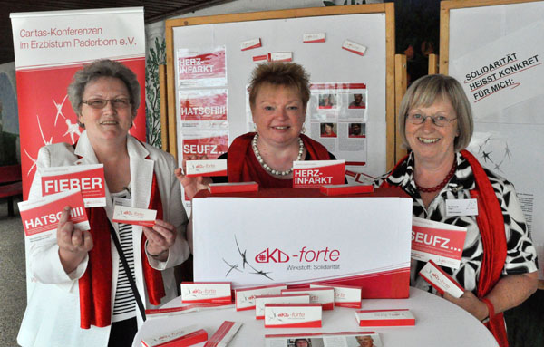 Margarete Klisch, Elisabeth Jakobsmeyer und Helga Gotthard machen Werbung für die Aktion 